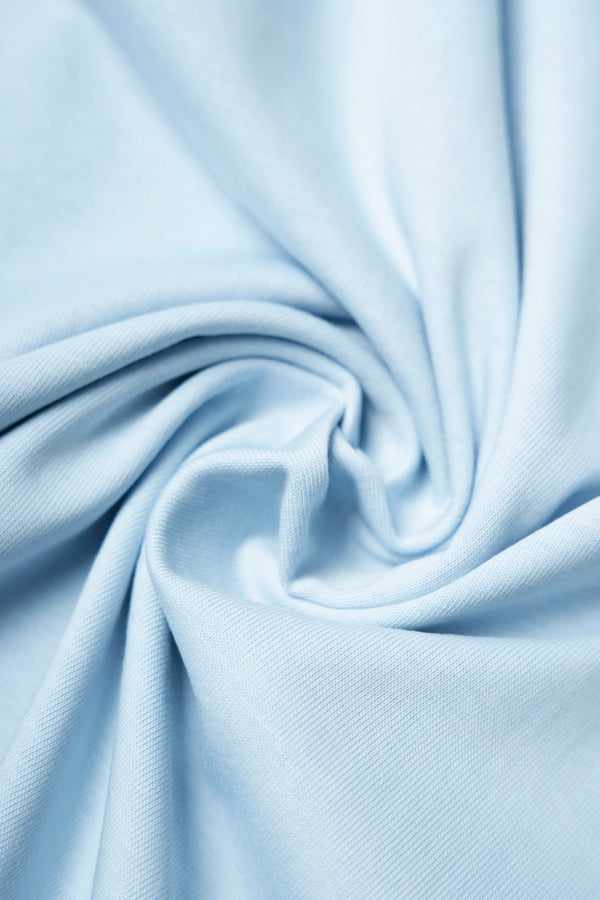 CAMISETA ESPECIAL ESTAMPADO LOCALIZADO COLOR BABY BLUE