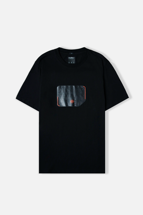 CAMISETA ESPECIAL ESTAMPADO LOCALIZADO COLOR NEGRO