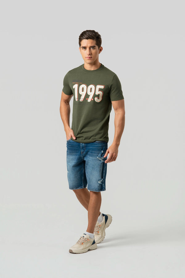 CAMISETA ESPECIAL ESTAMPADO LOCALIZADO COLOR DARK OLIVA – Quest Colombia