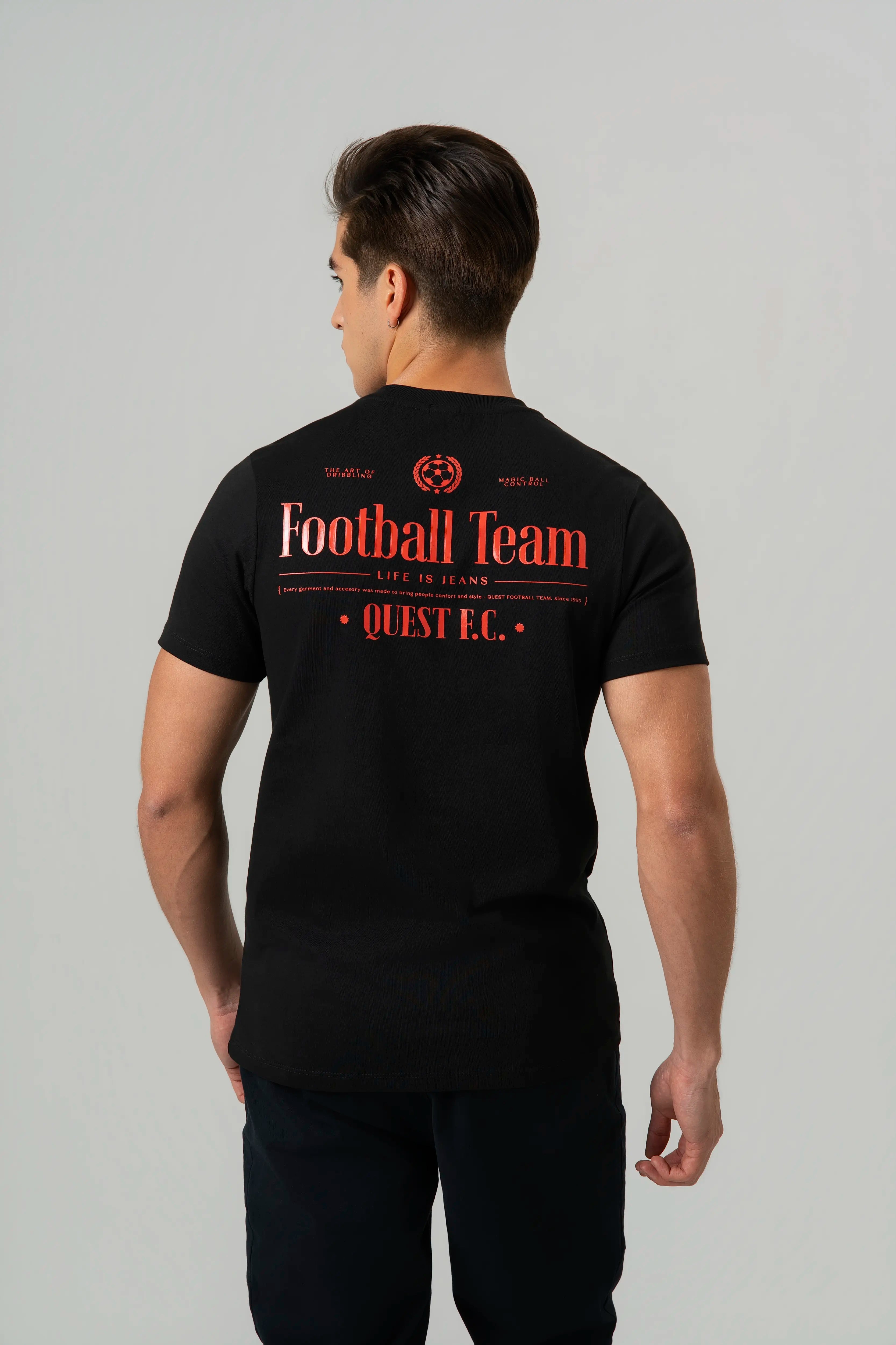 CAMISETA ESPECIAL ESTAMPADO LOCALIZADO COLOR NEGRO