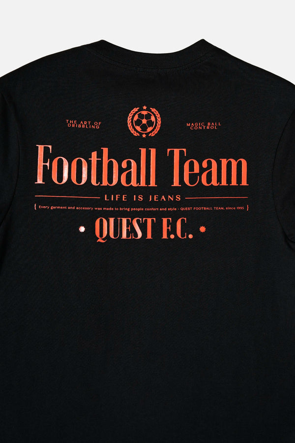 CAMISETA ESPECIAL ESTAMPADO LOCALIZADO COLOR NEGRO