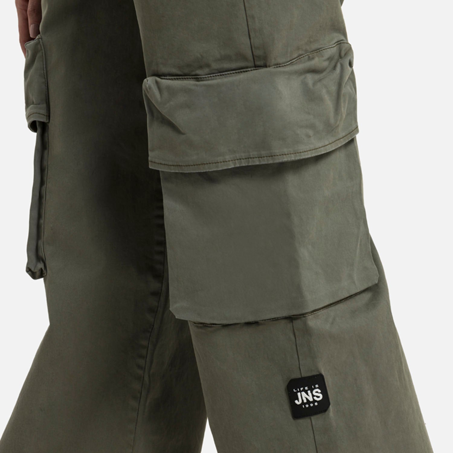 PANTALON CARGO COLOR VERDE IVY