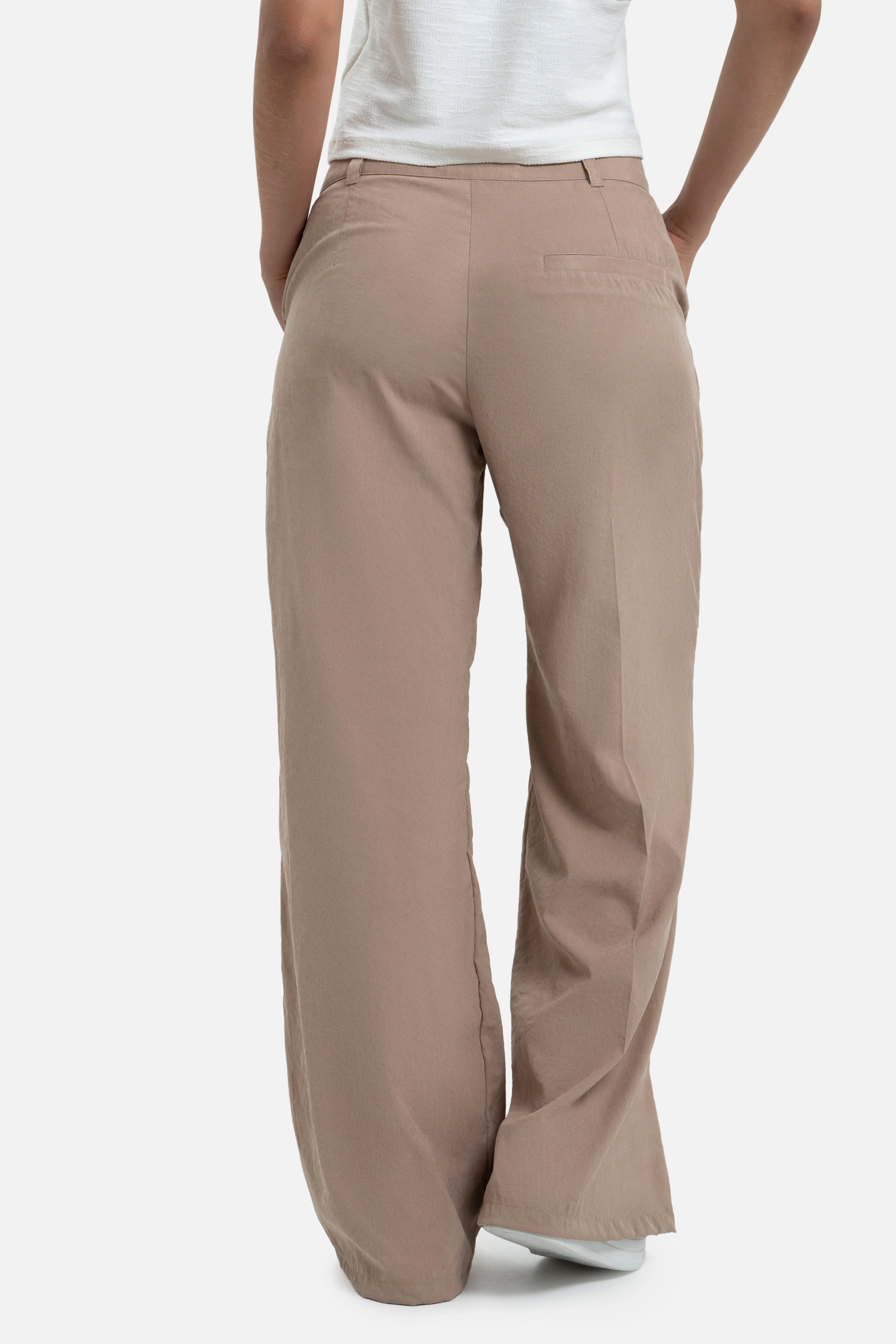 PANTALON TIPO CHINO COLOR KAKI