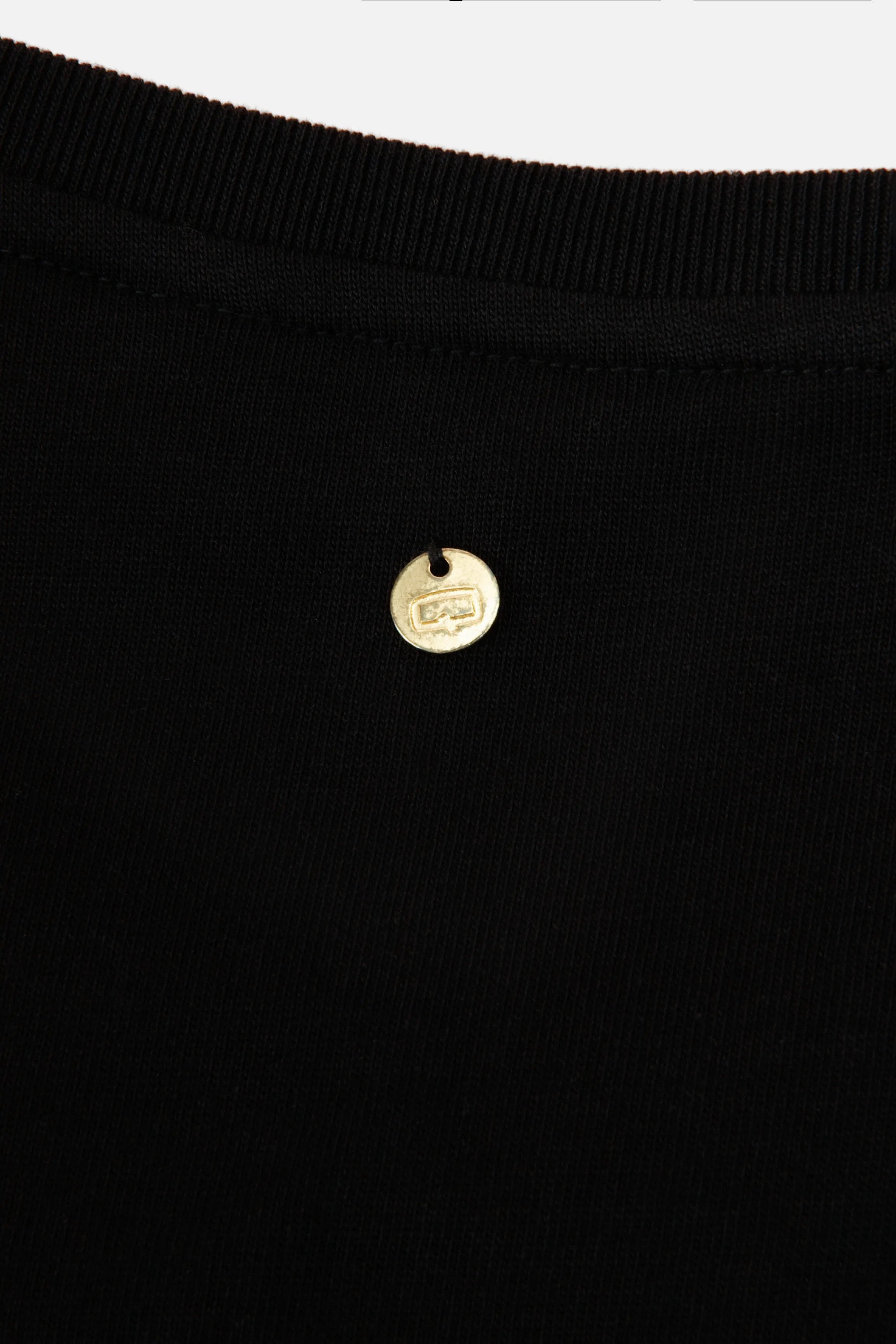 CAMISETA MANGA CORTA COLOR NEGRO