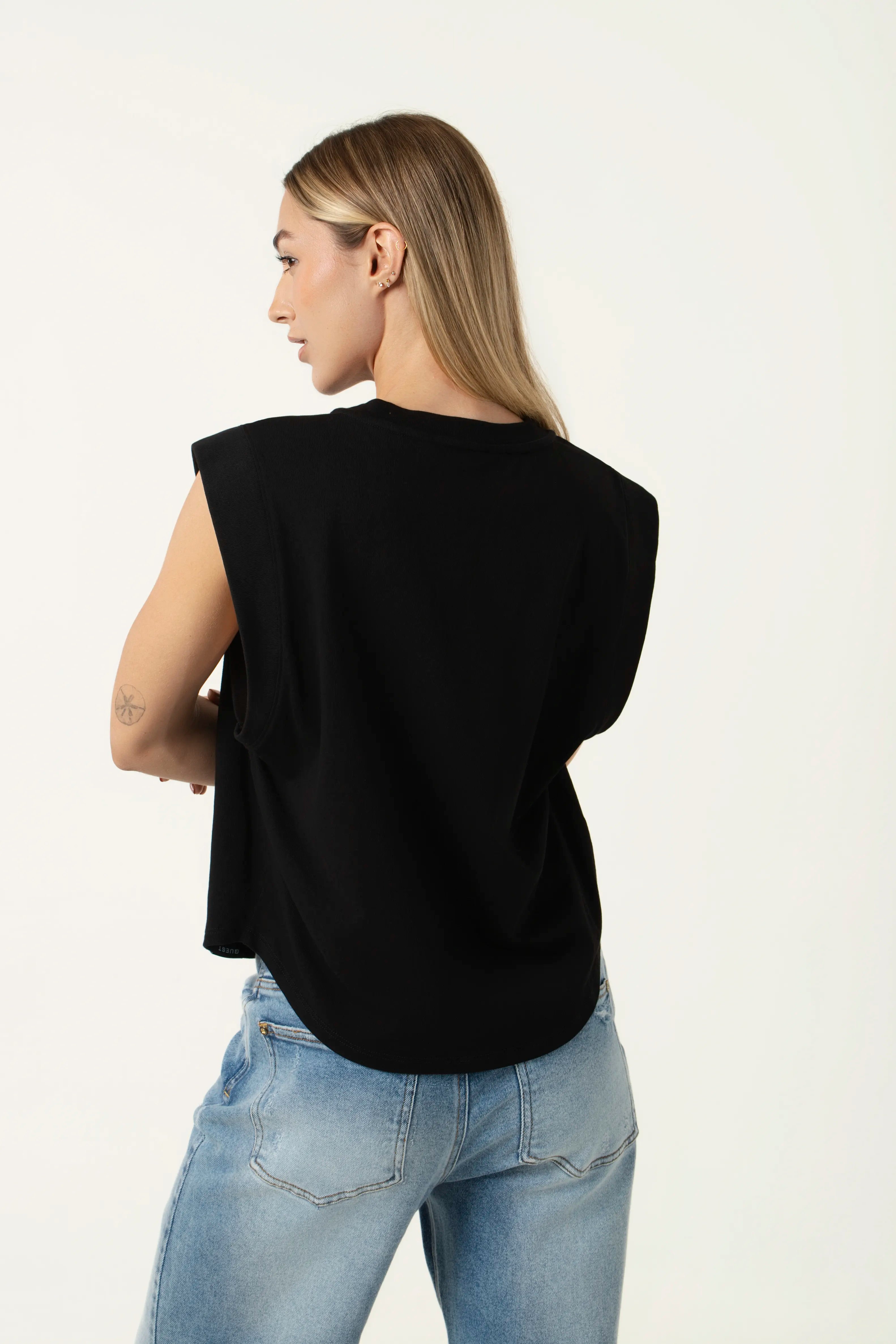 CAMISETA MANGA CORTA COLOR NEGRO