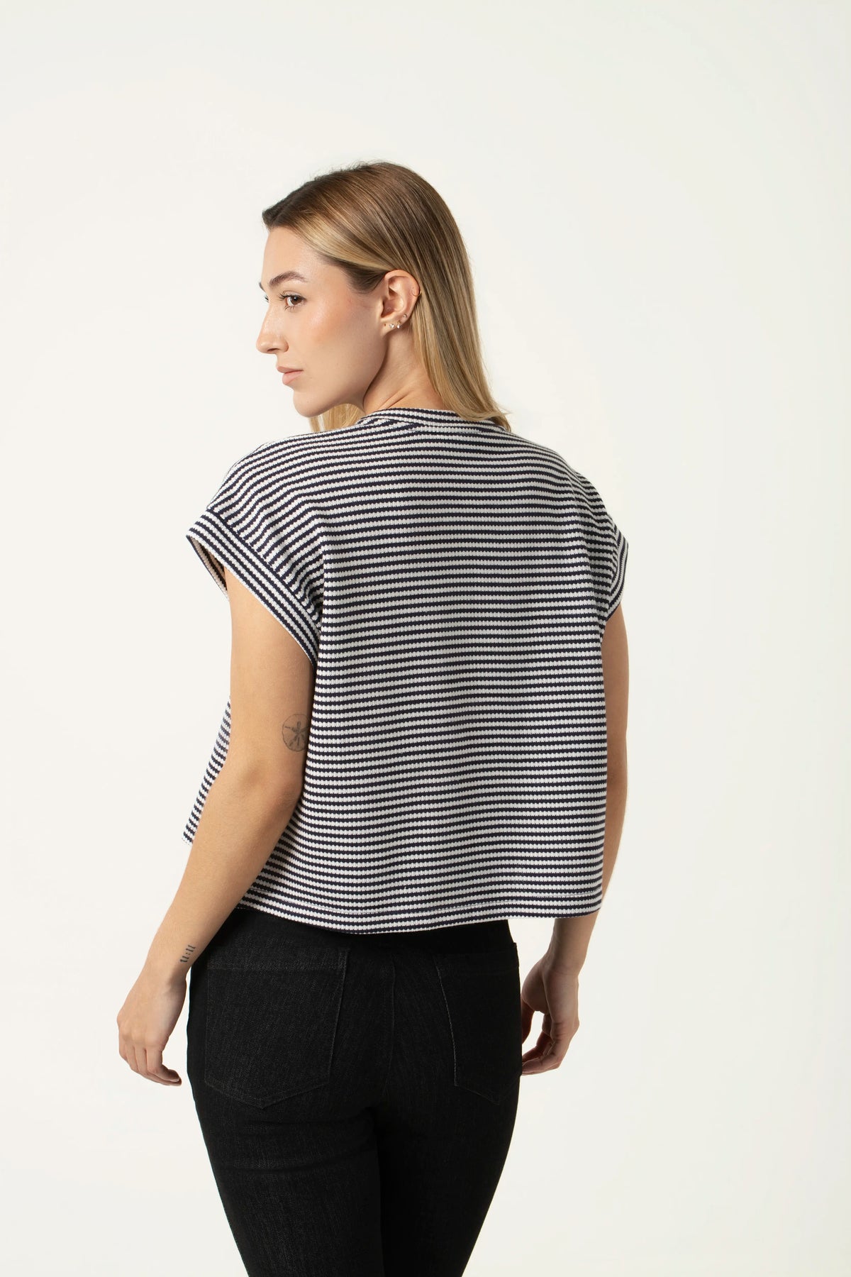 CAMISETA MANGA CORTA COLOR AZUL OSCURO-IVORY