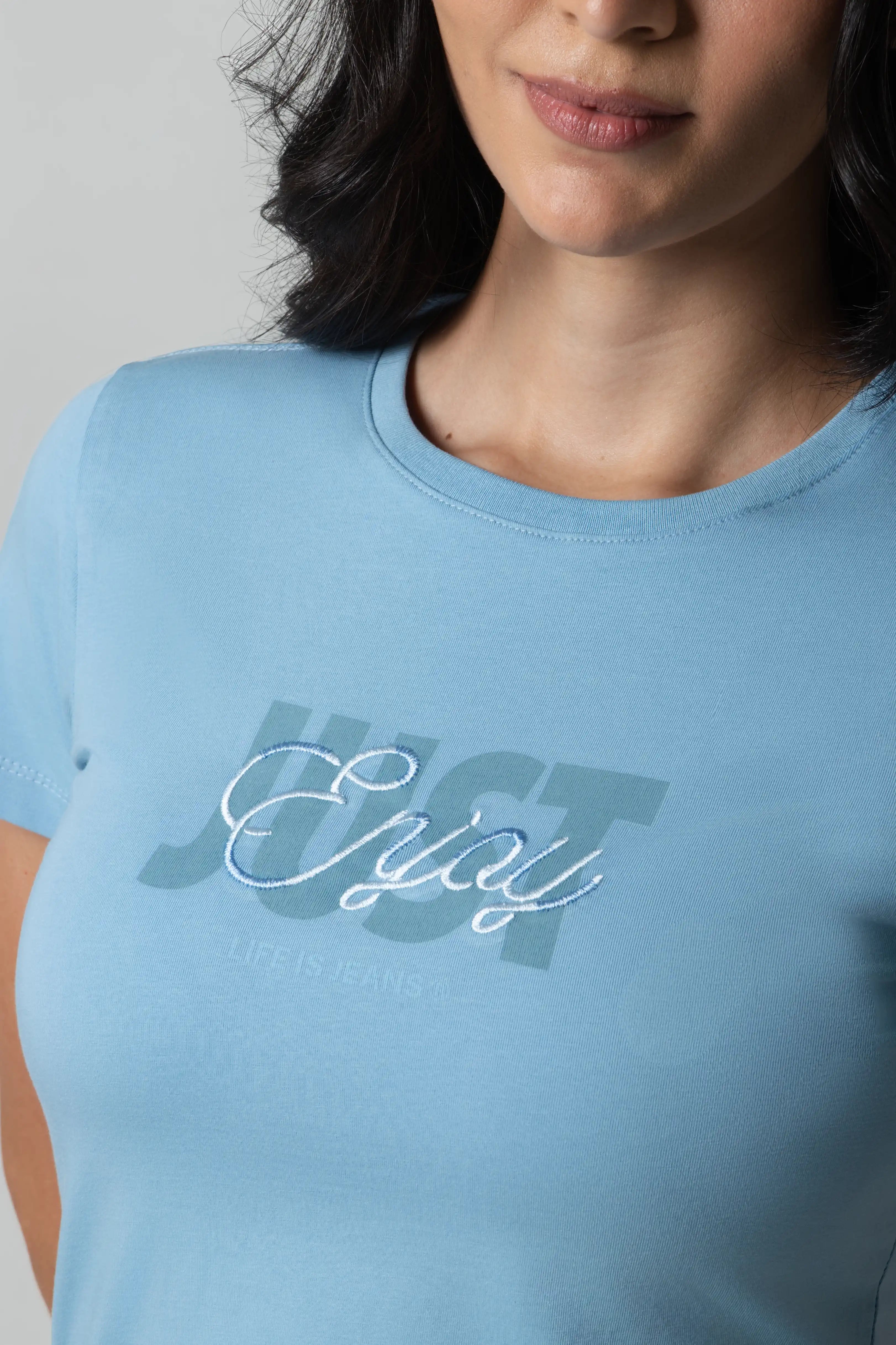 CAMISETA PREMIUM MANGA CORTA COLOR AZUL GLACIAR