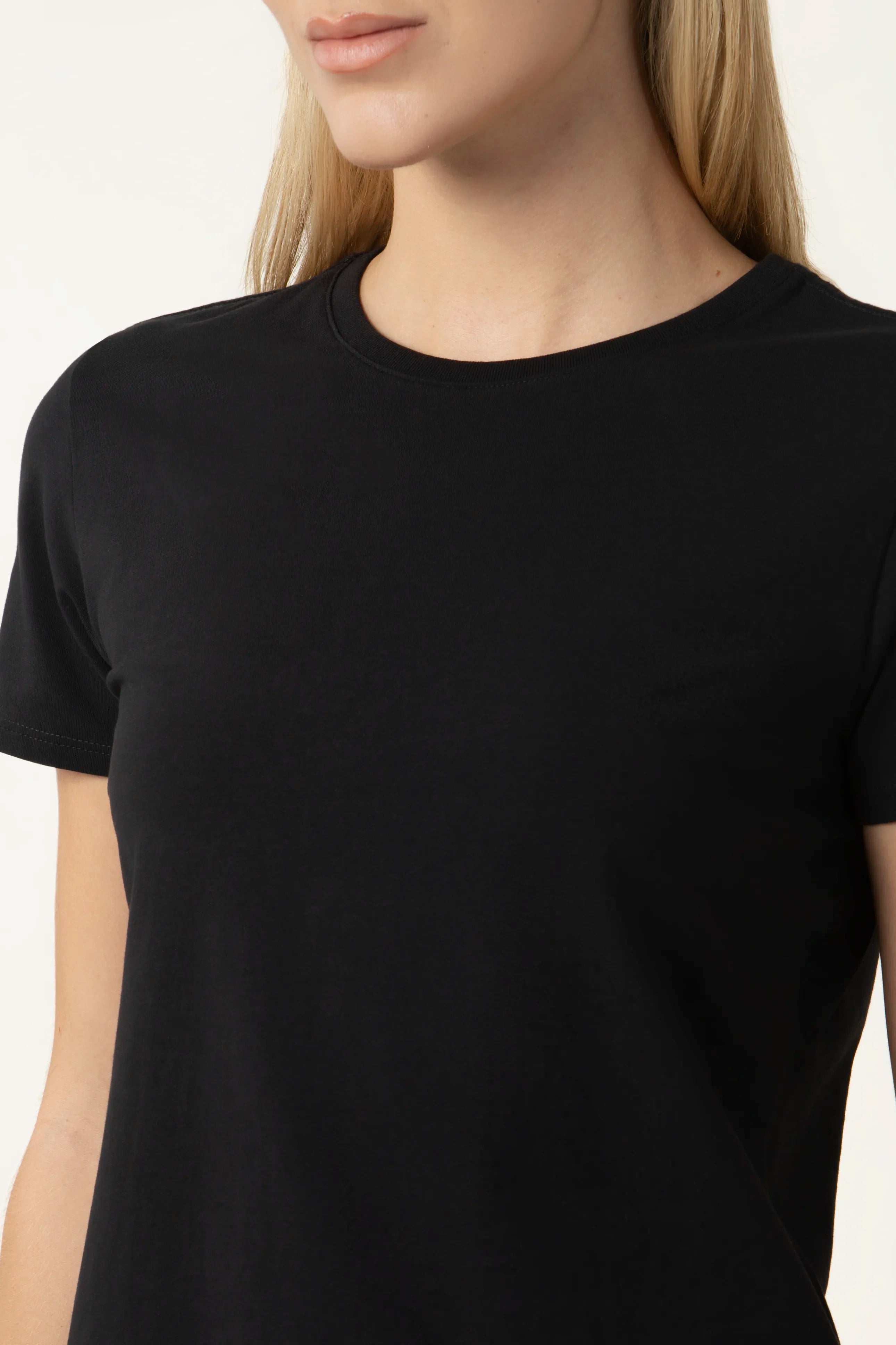 CAMISETA PREMIUM MANGA CORTA COLOR NEGRO