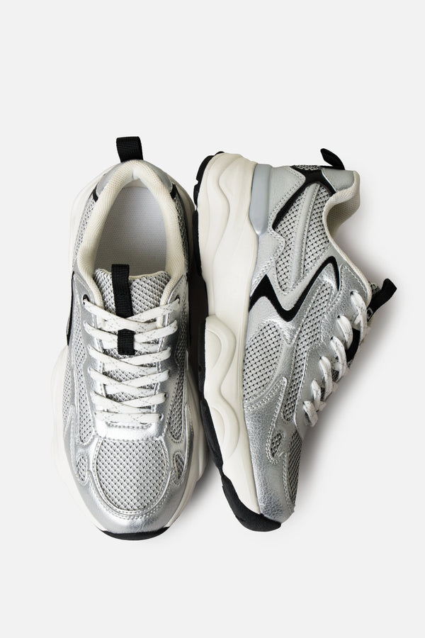 ZAPATOS TENIS COLOR PLATEADO