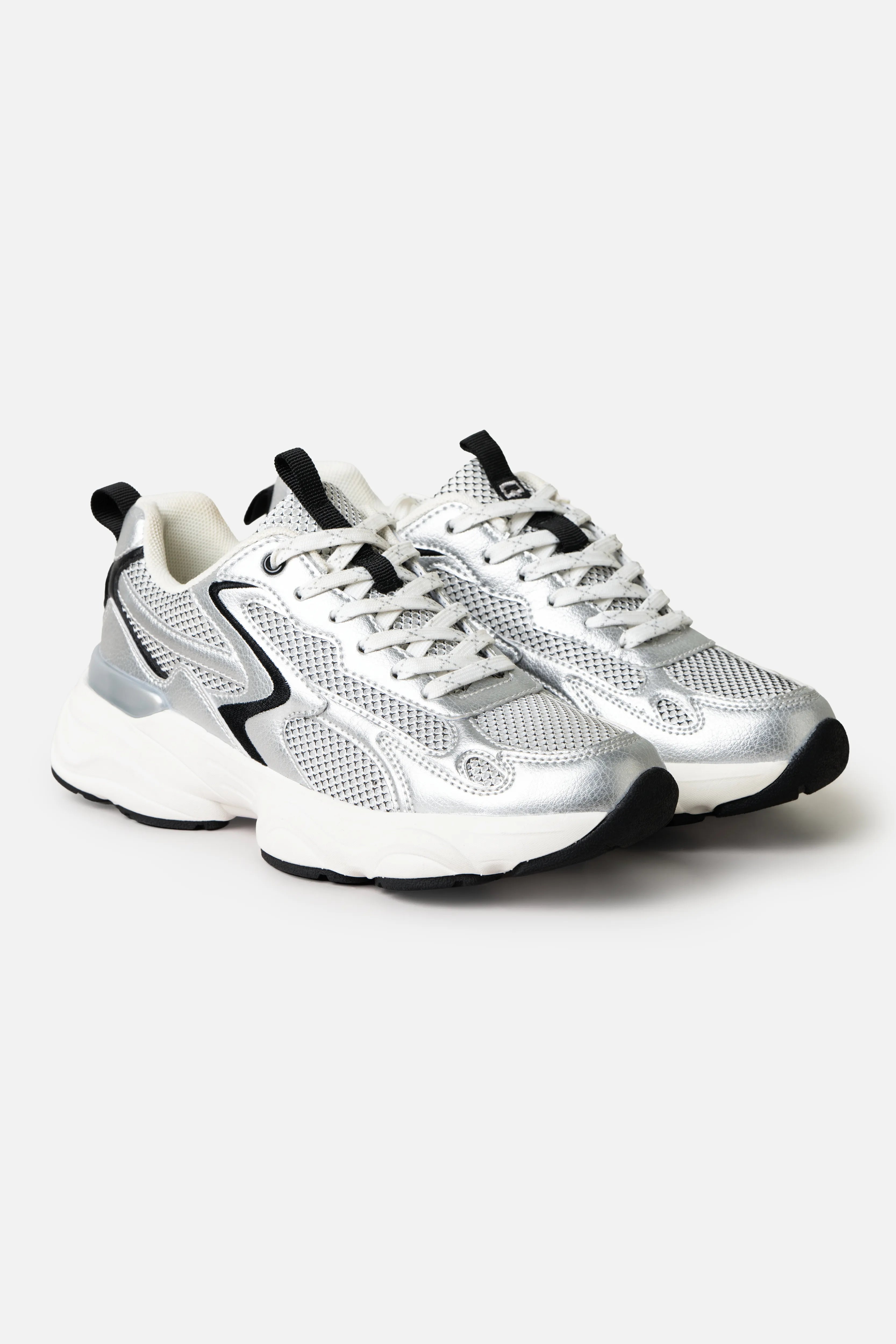 ZAPATOS TENIS COLOR PLATEADO