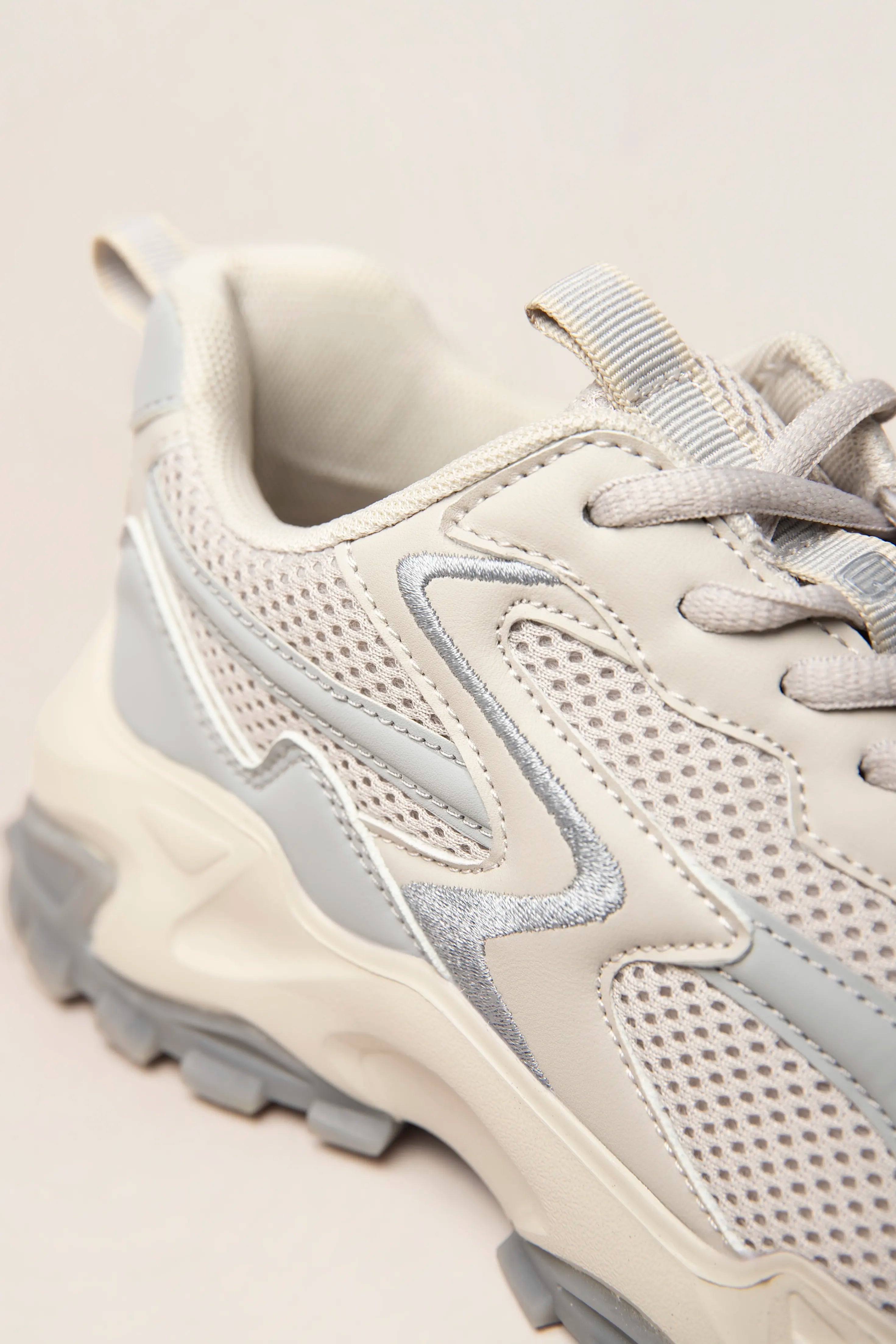 ZAPATOS DEPORTIVO COLOR IVORY