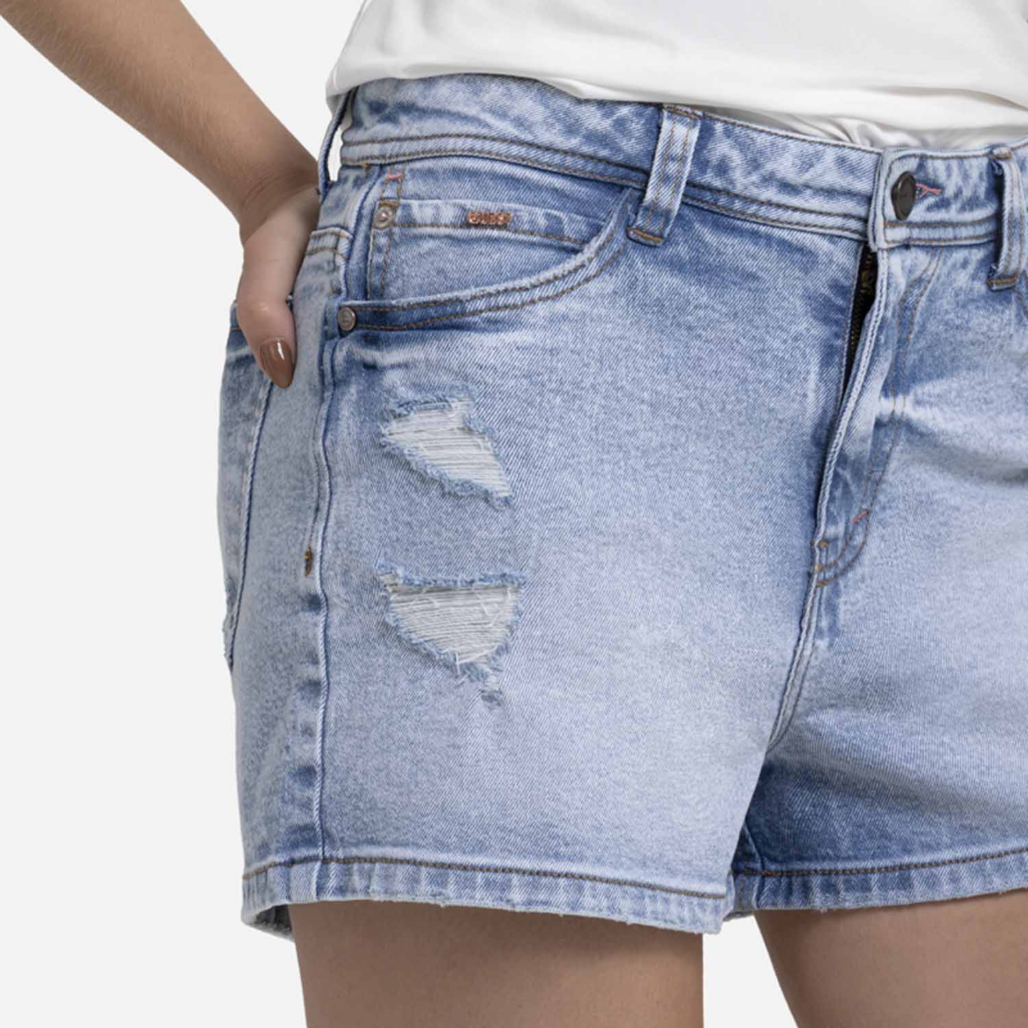 SHORT 5 BOLSILLOS COLOR AZUL CLARO