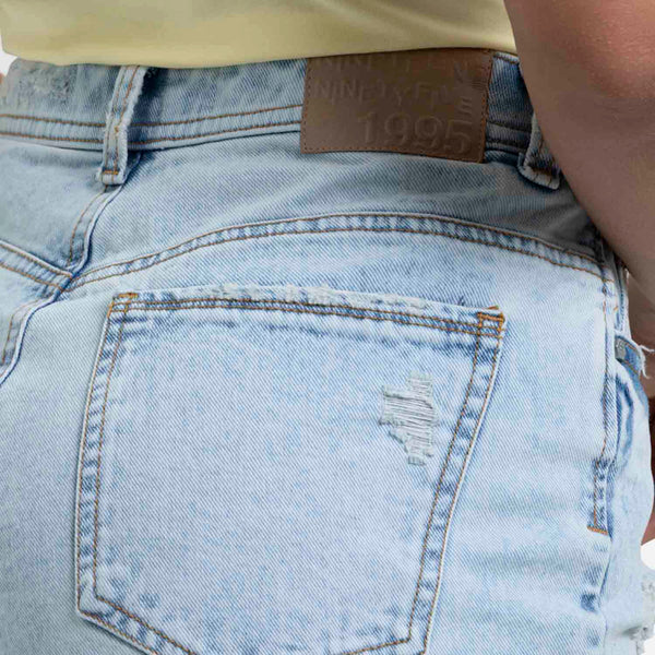 SHORT 5 BOLSILLOS COLOR AZUL CLARO